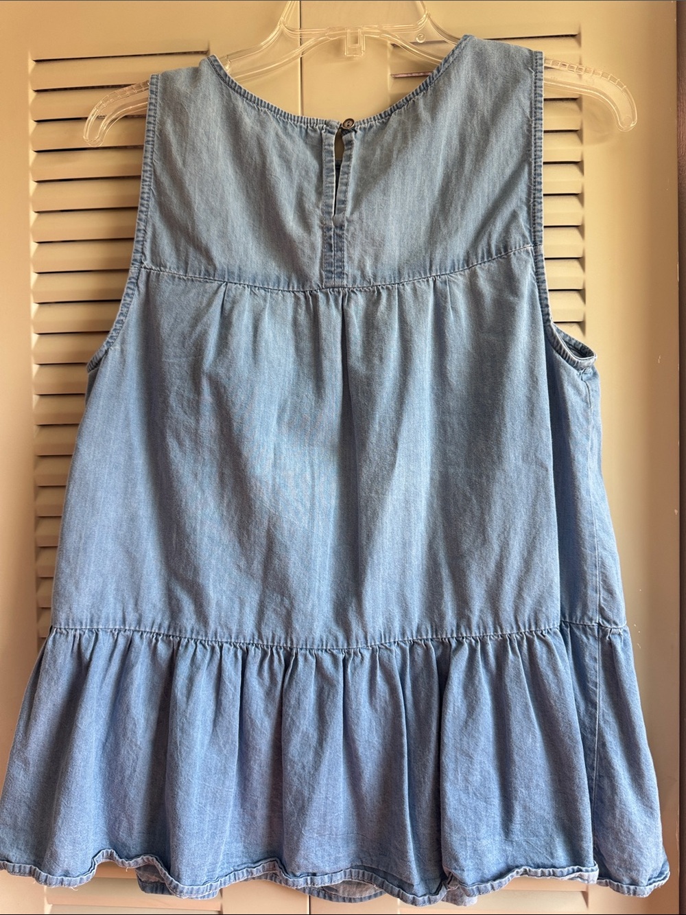 beachlunchlounge Light Blue distress denim top - Picture 3 of 4